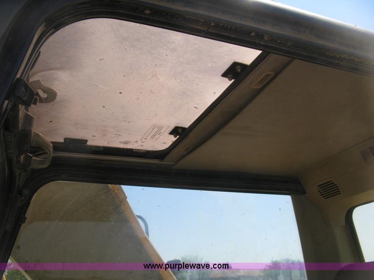 image for item H8638 2001 Caterpillar 320C L excavator