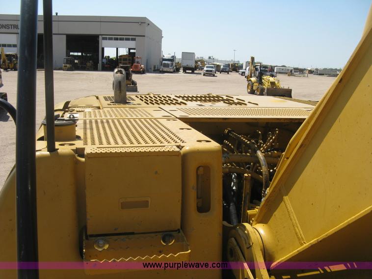 image for item H8638 2001 Caterpillar 320C L excavator