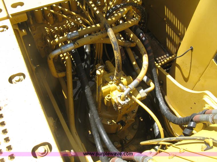 image for item H8638 2001 Caterpillar 320C L excavator