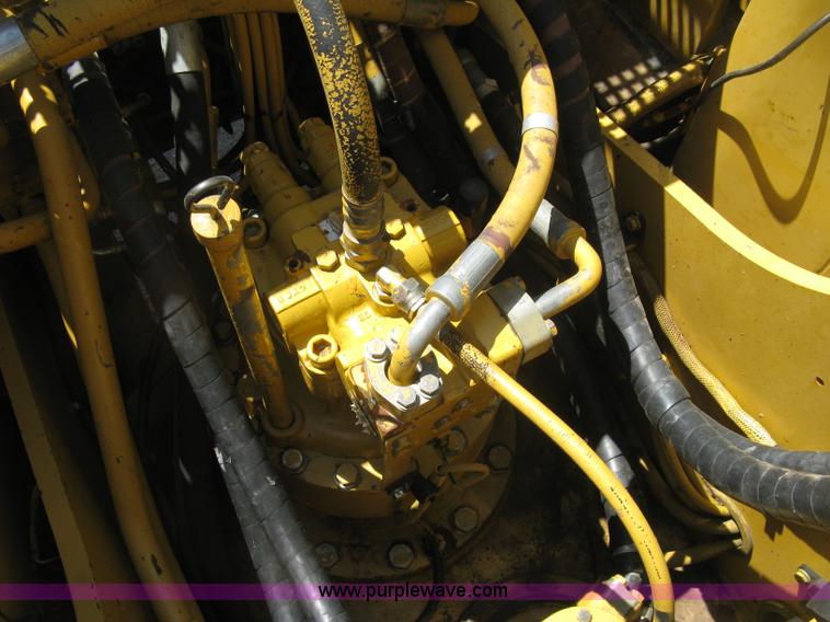 image for item H8638 2001 Caterpillar 320C L excavator