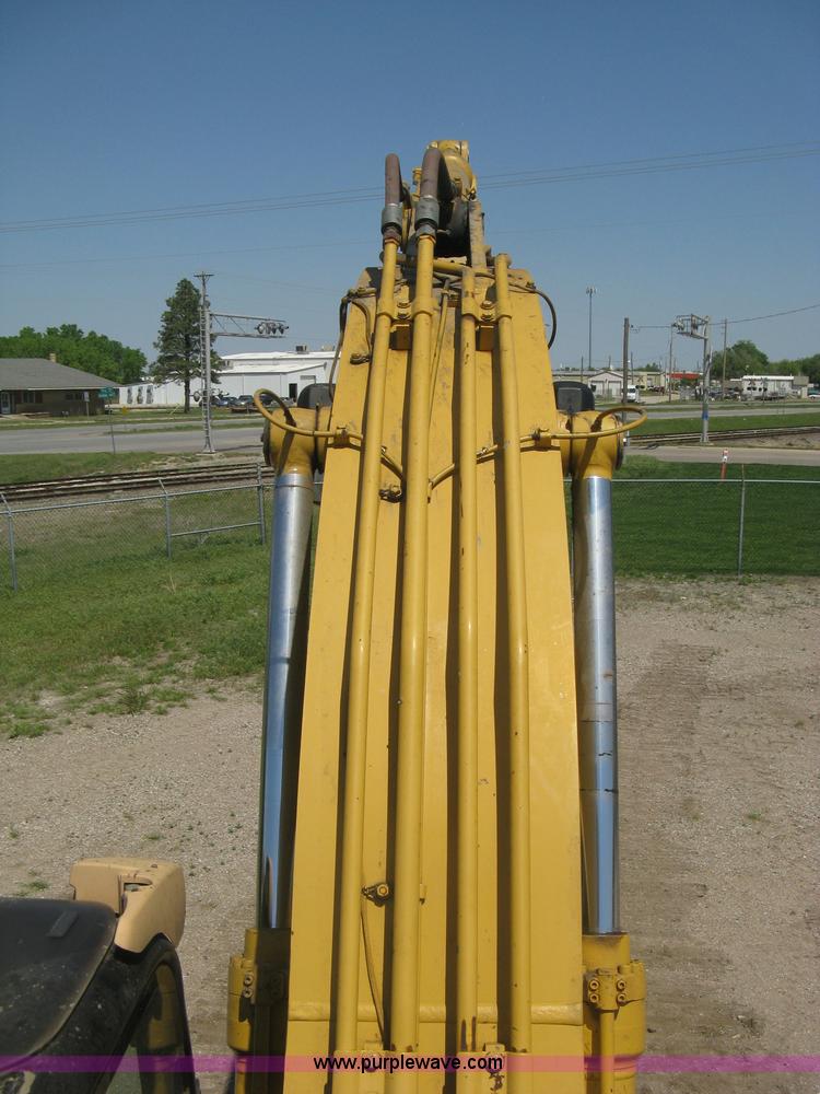 image for item H8638 2001 Caterpillar 320C L excavator