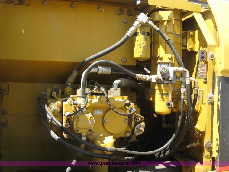 image for item H8638 2001 Caterpillar 320C L excavator