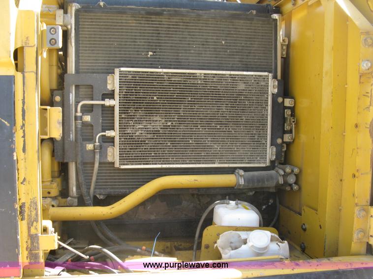 image for item H8638 2001 Caterpillar 320C L excavator