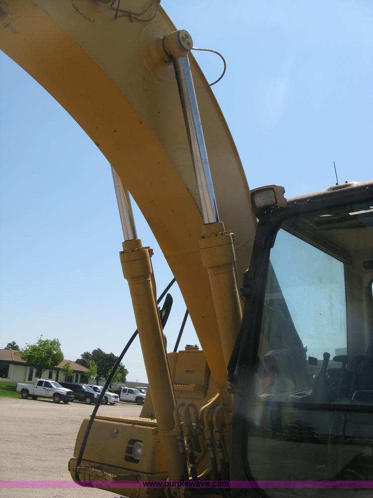 image for item H8639 2001 Caterpillar 320C L excavator