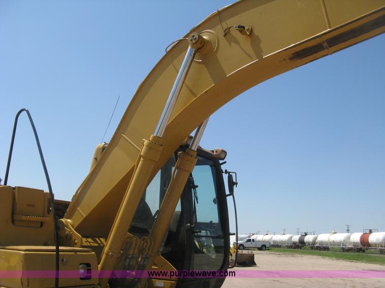 image for item H8639 2001 Caterpillar 320C L excavator