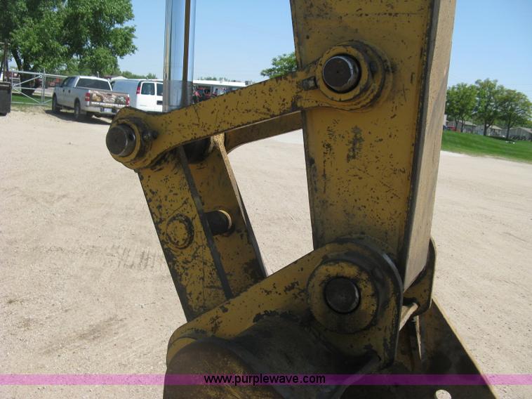 image for item H8639 2001 Caterpillar 320C L excavator