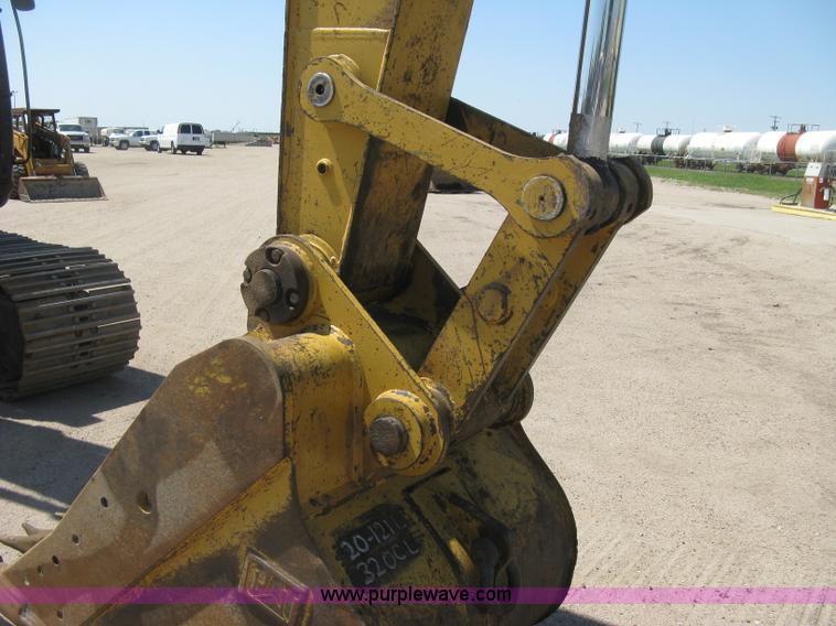 image for item H8639 2001 Caterpillar 320C L excavator