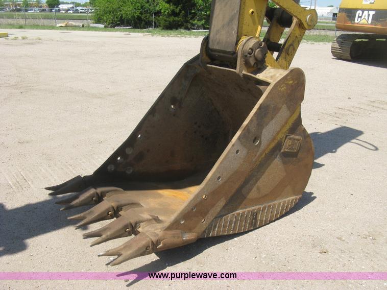 image for item H8639 2001 Caterpillar 320C L excavator