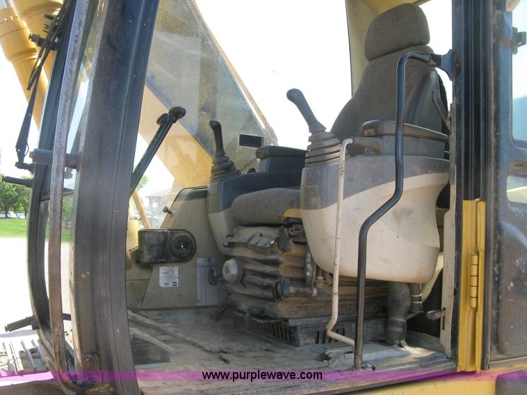 image for item H8639 2001 Caterpillar 320C L excavator