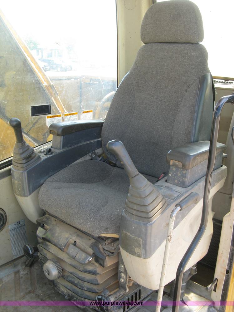 image for item H8639 2001 Caterpillar 320C L excavator