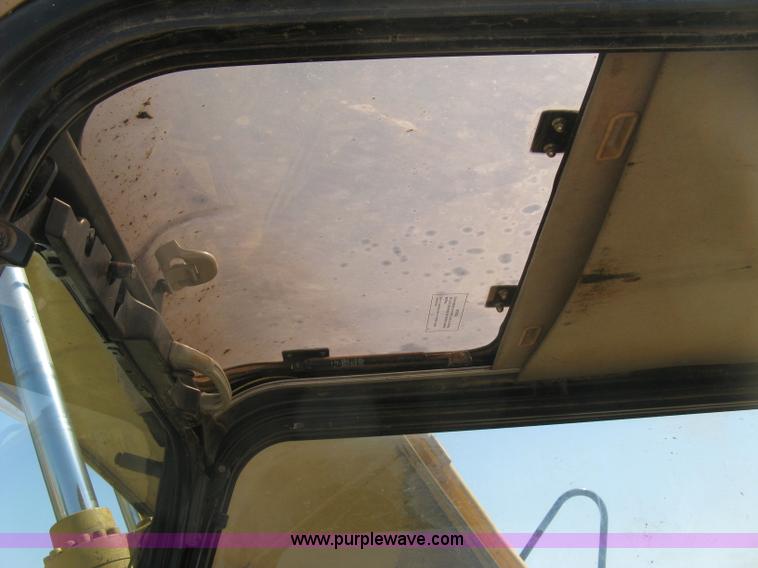 image for item H8639 2001 Caterpillar 320C L excavator