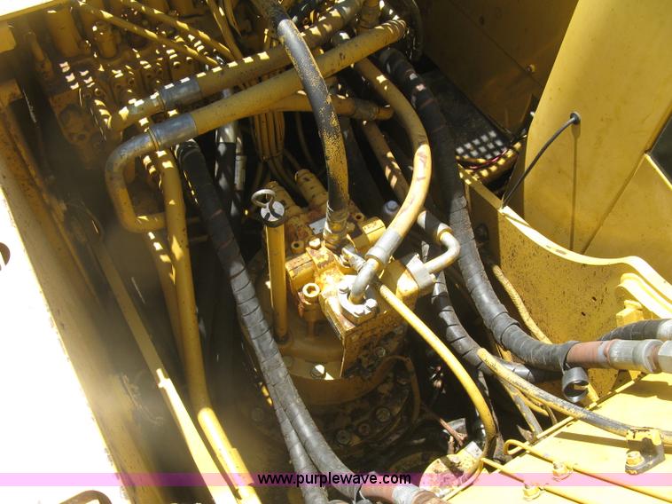 image for item H8639 2001 Caterpillar 320C L excavator