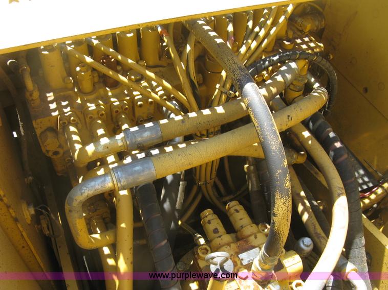 image for item H8639 2001 Caterpillar 320C L excavator