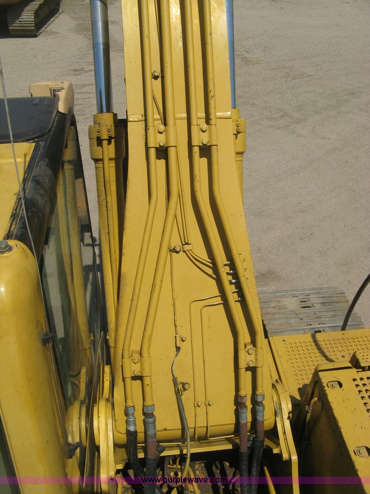 image for item H8639 2001 Caterpillar 320C L excavator