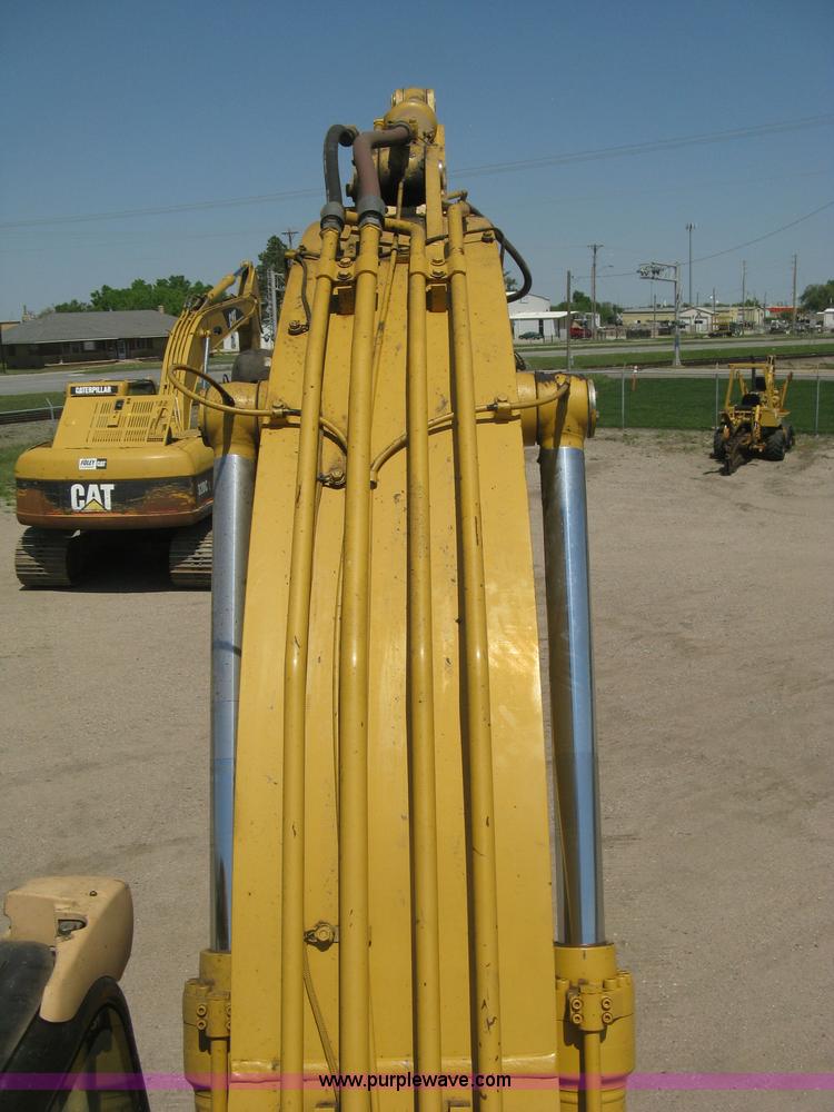 image for item H8639 2001 Caterpillar 320C L excavator