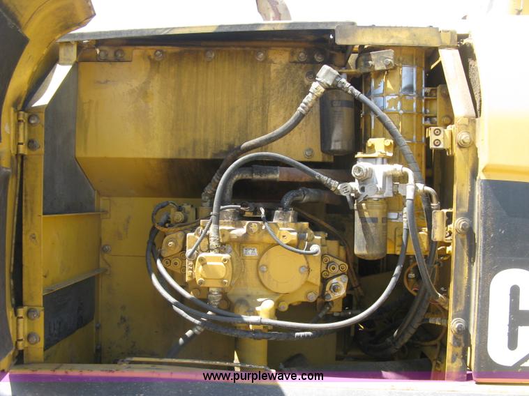 image for item H8639 2001 Caterpillar 320C L excavator