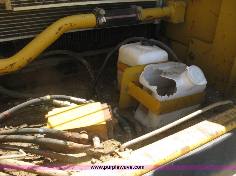 image for item H8639 2001 Caterpillar 320C L excavator