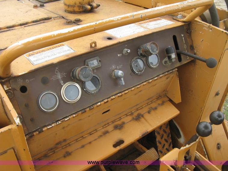 image for item H8650 1991 Case 855D track loader