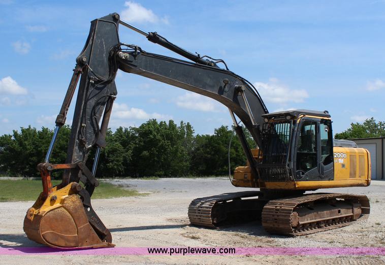 image for item I1673 2008 John Deere 200LC excavator