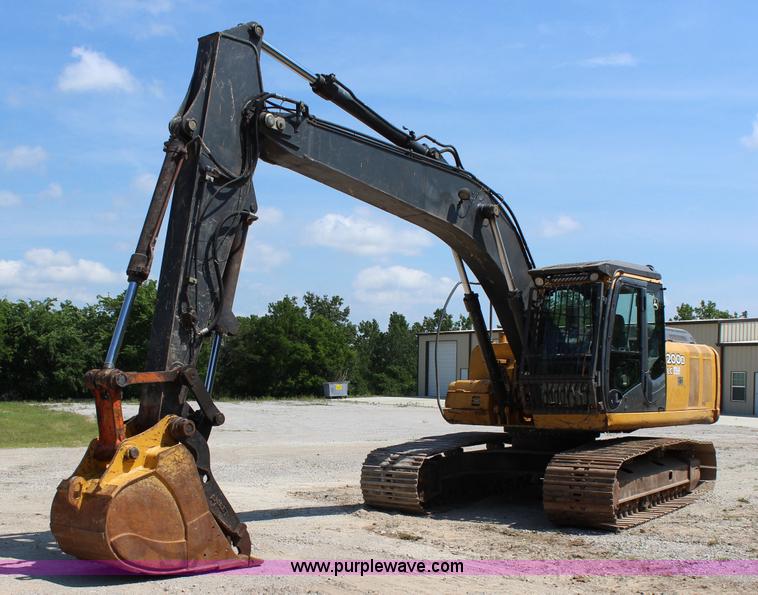 image for item I1673 2008 John Deere 200LC excavator