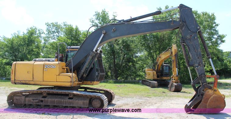 image for item I1673 2008 John Deere 200LC excavator