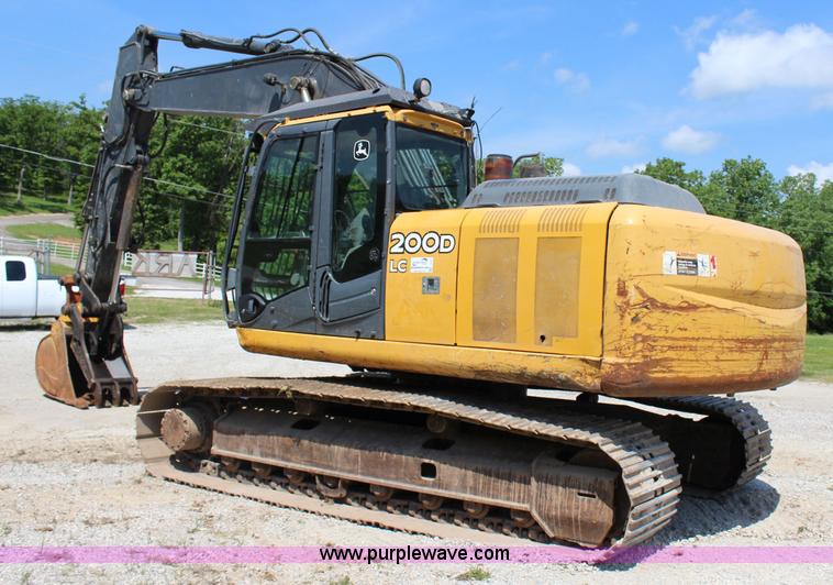 image for item I1673 2008 John Deere 200LC excavator