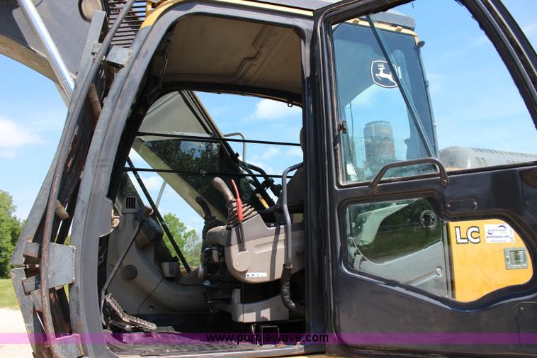 image for item I1673 2008 John Deere 200LC excavator