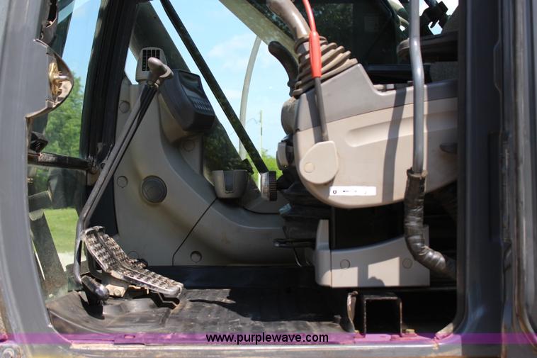 image for item I1673 2008 John Deere 200LC excavator