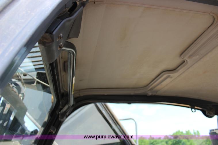 image for item I1673 2008 John Deere 200LC excavator