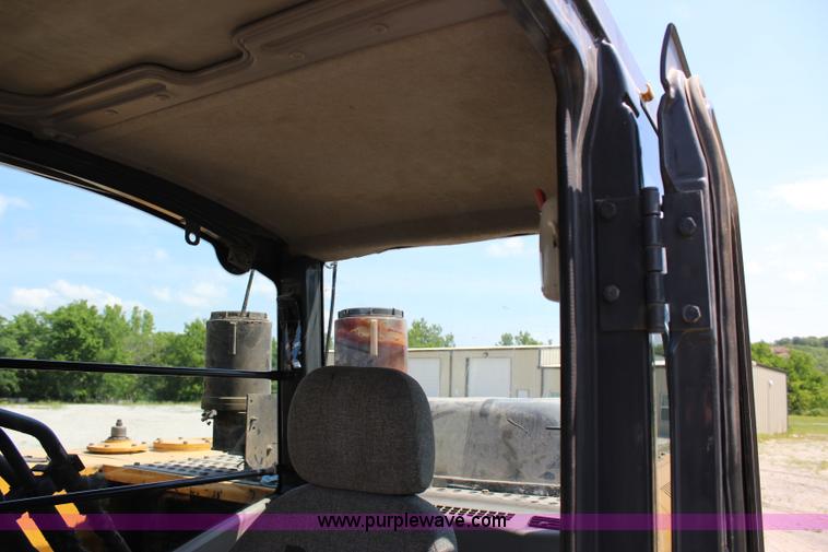 image for item I1673 2008 John Deere 200LC excavator