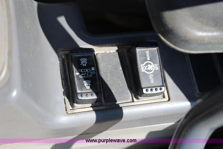 image for item I1673 2008 John Deere 200LC excavator