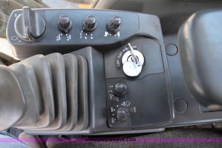 image for item I1673 2008 John Deere 200LC excavator