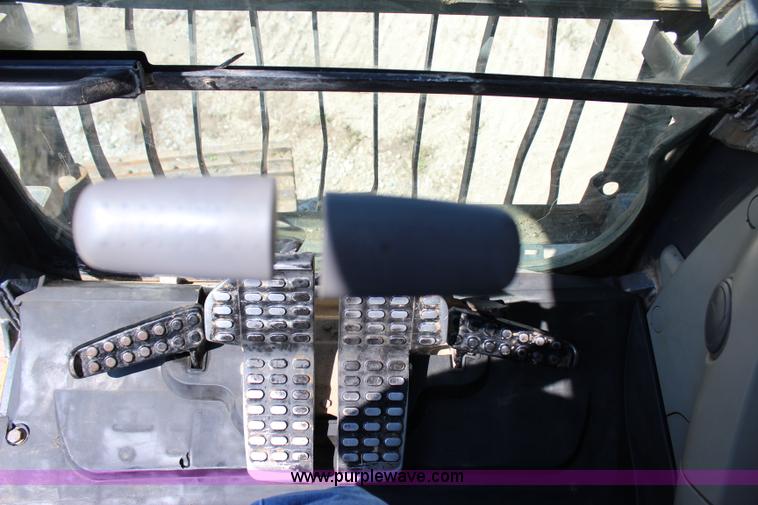 image for item I1673 2008 John Deere 200LC excavator