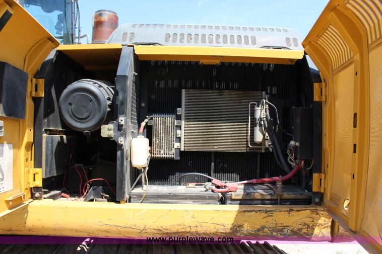 image for item I1673 2008 John Deere 200LC excavator