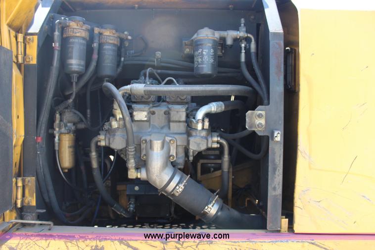 image for item I1673 2008 John Deere 200LC excavator