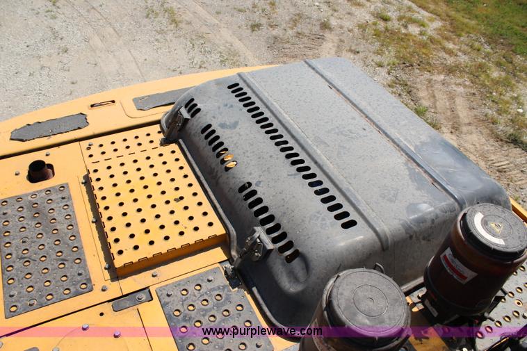 image for item I1673 2008 John Deere 200LC excavator