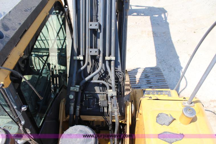 image for item I1673 2008 John Deere 200LC excavator