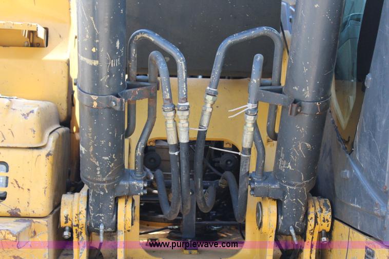 image for item I1673 2008 John Deere 200LC excavator
