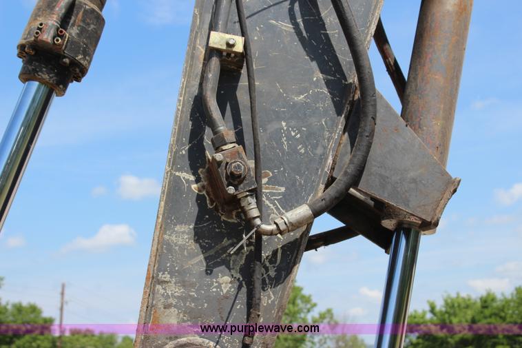 image for item I1673 2008 John Deere 200LC excavator