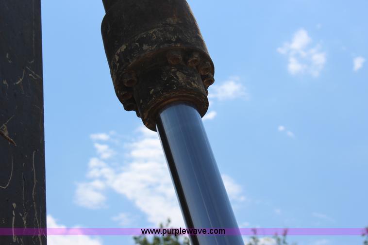 image for item I1673 2008 John Deere 200LC excavator