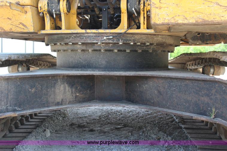 image for item I1673 2008 John Deere 200LC excavator