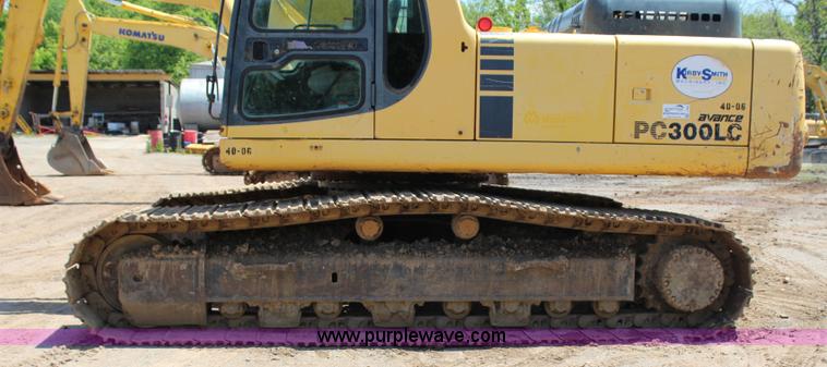 image for item I1698 2001 Komatsu PC300LC-6 excavator