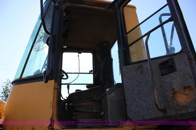 image for item I1702 1999 Komatsu WA320-3MC wheel loader