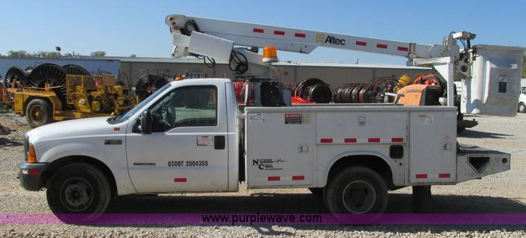 image for item I3019 2000 Ford F350 Super Duty XL bucket truck