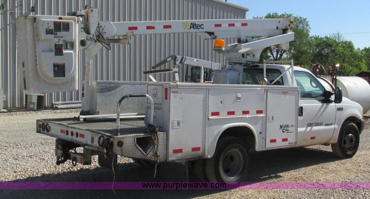 image for item I3019 2000 Ford F350 Super Duty XL bucket truck