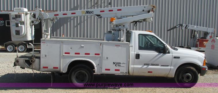 image for item I3019 2000 Ford F350 Super Duty XL bucket truck