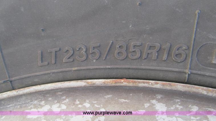 image for item I3019 2000 Ford F350 Super Duty XL bucket truck