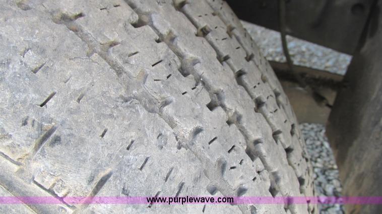 image for item I3019 2000 Ford F350 Super Duty XL bucket truck