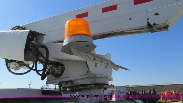 image for item I3019 2000 Ford F350 Super Duty XL bucket truck