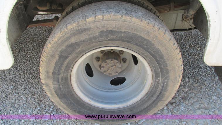 image for item I3019 2000 Ford F350 Super Duty XL bucket truck